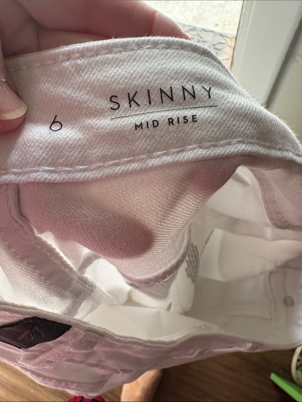 White Frayed Hem Skinny Jeans EUC Vera Wang - Picture 5 of 6